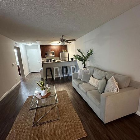 Incredible Two Bedroom Hollywood Apartments Free Parking 로스앤젤레스 외부 사진