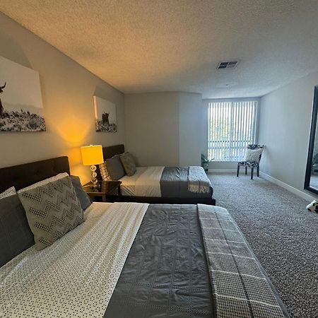 Incredible Two Bedroom Hollywood Apartments Free Parking 로스앤젤레스 외부 사진