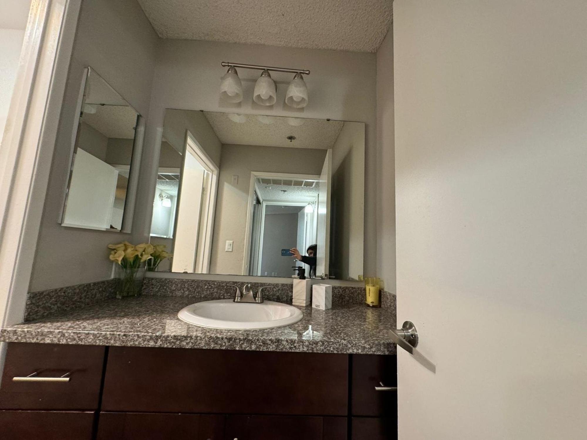 Incredible Two Bedroom Hollywood Apartments Free Parking 로스앤젤레스 외부 사진