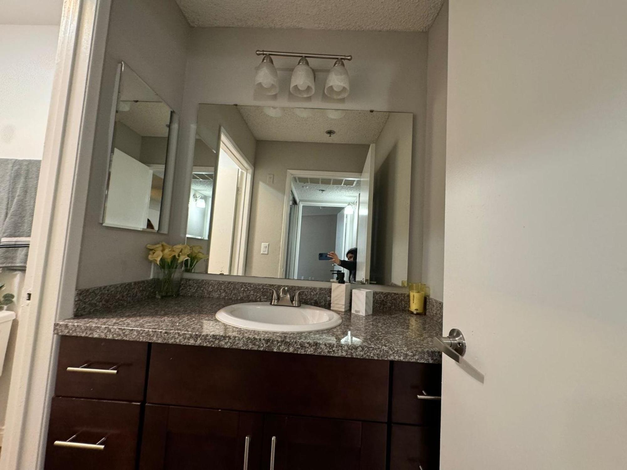 Incredible Two Bedroom Hollywood Apartments Free Parking 로스앤젤레스 외부 사진