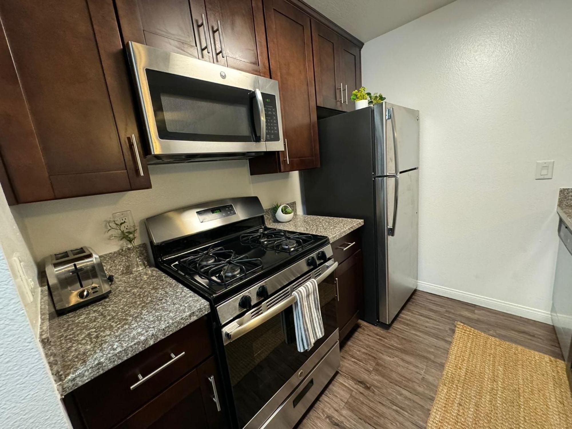 Incredible Two Bedroom Hollywood Apartments Free Parking 로스앤젤레스 외부 사진