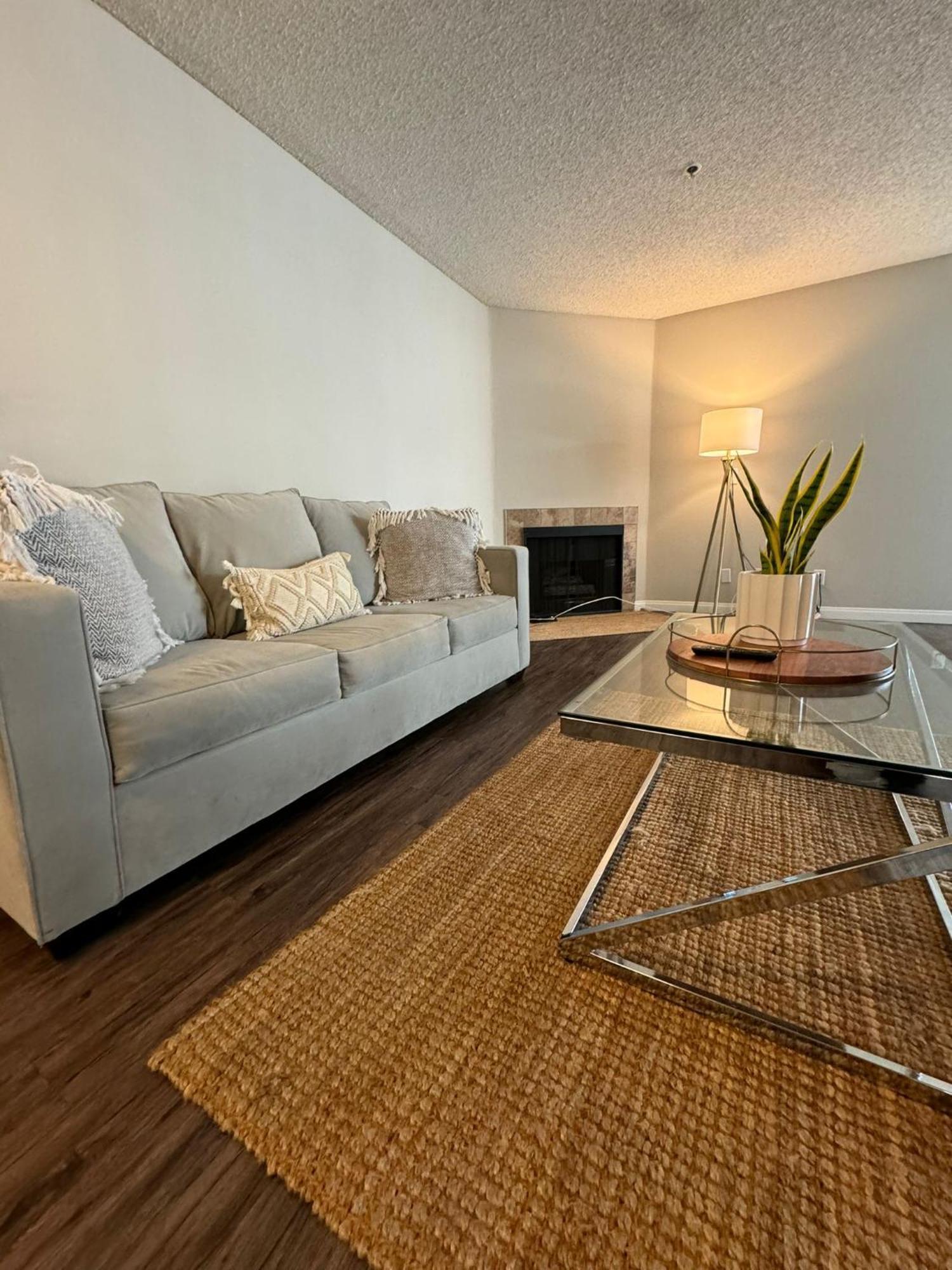 Incredible Two Bedroom Hollywood Apartments Free Parking 로스앤젤레스 외부 사진