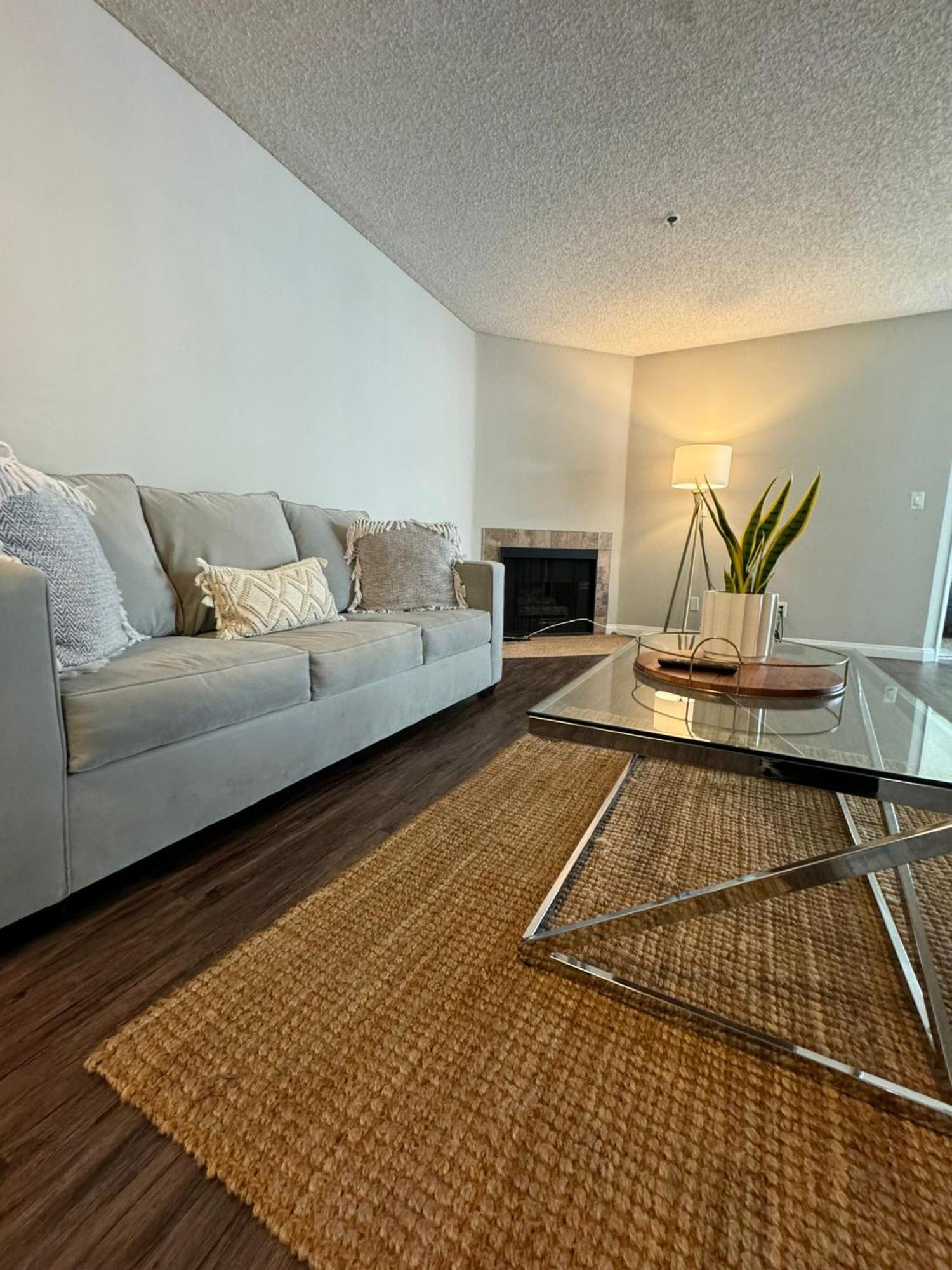 Incredible Two Bedroom Hollywood Apartments Free Parking 로스앤젤레스 외부 사진