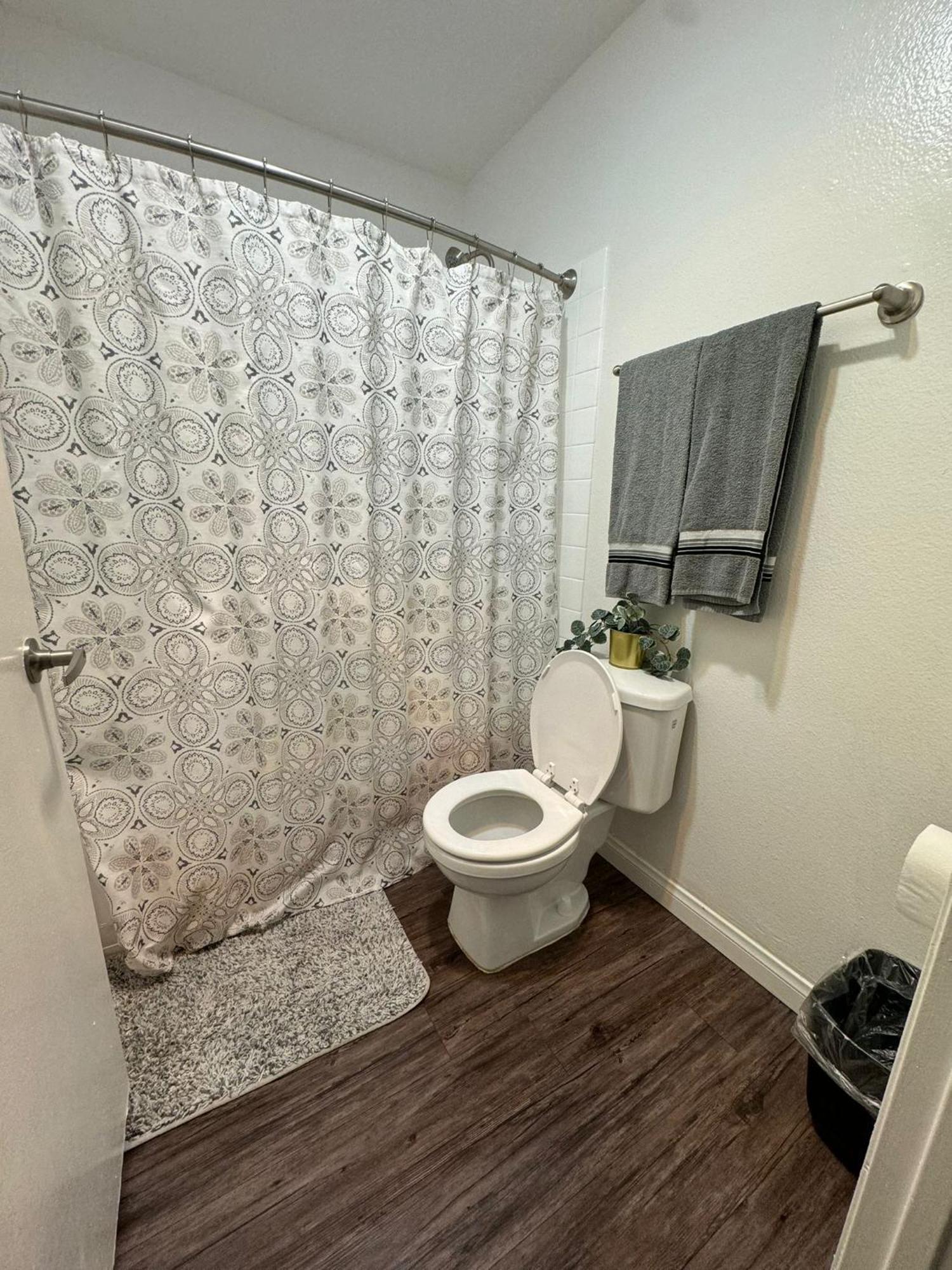 Incredible Two Bedroom Hollywood Apartments Free Parking 로스앤젤레스 외부 사진