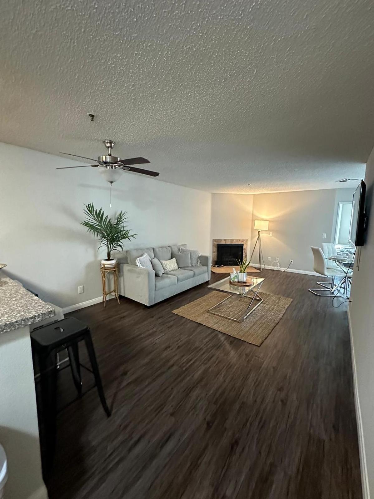 Incredible Two Bedroom Hollywood Apartments Free Parking 로스앤젤레스 외부 사진