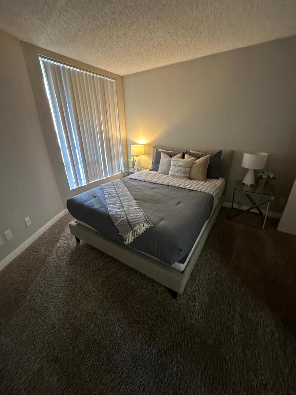 Incredible Two Bedroom Hollywood Apartments Free Parking 로스앤젤레스 외부 사진