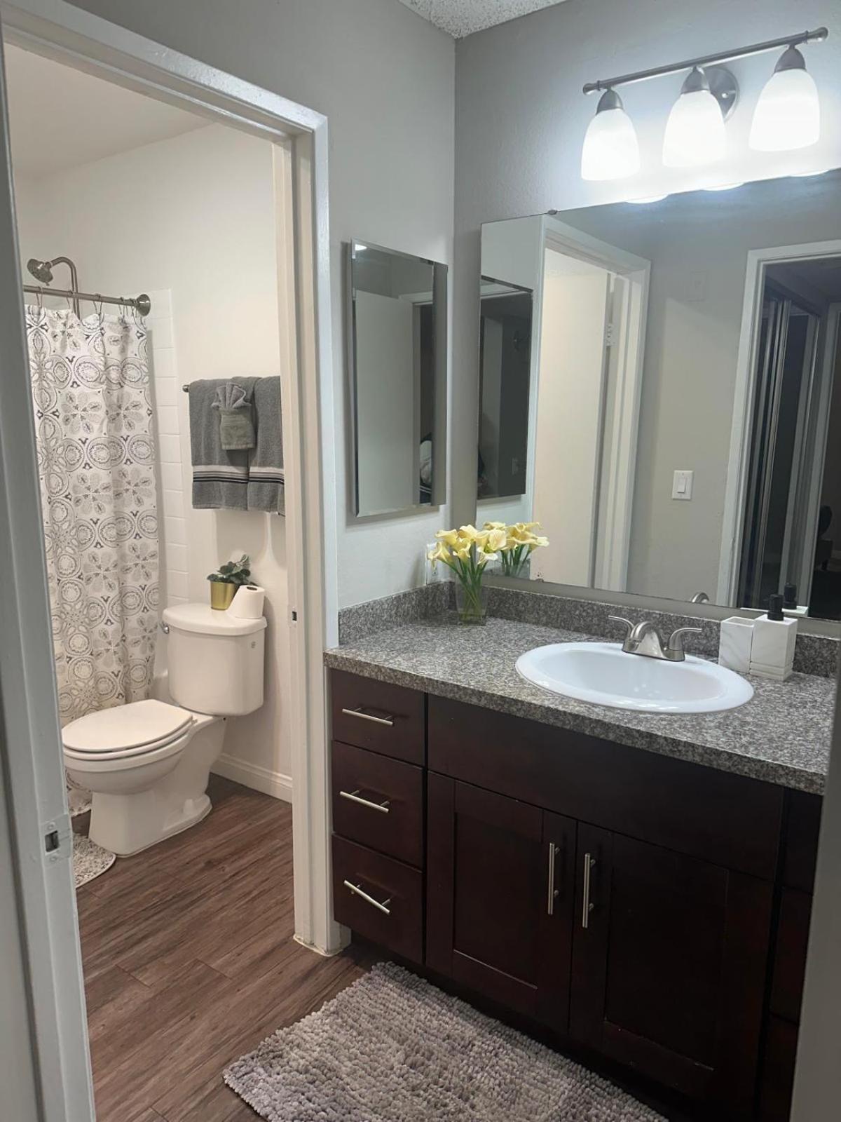 Incredible Two Bedroom Hollywood Apartments Free Parking 로스앤젤레스 외부 사진