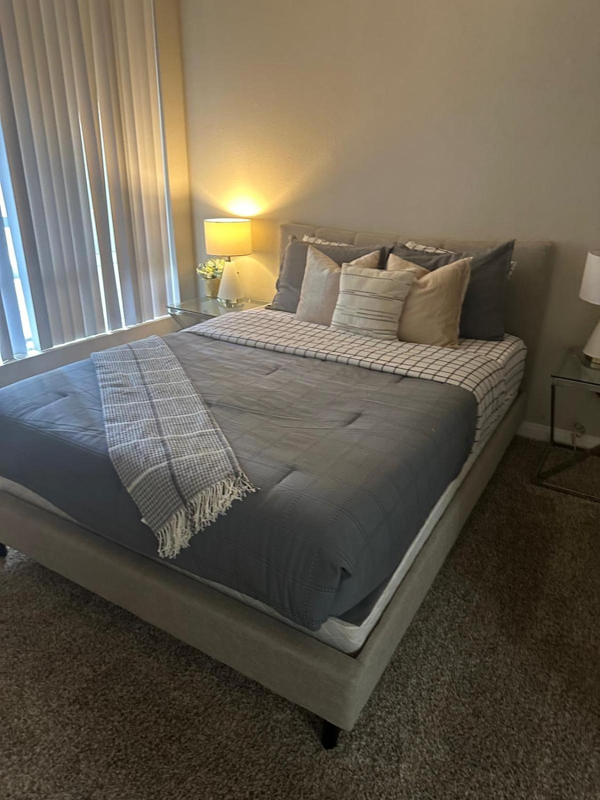 Incredible Two Bedroom Hollywood Apartments Free Parking 로스앤젤레스 외부 사진