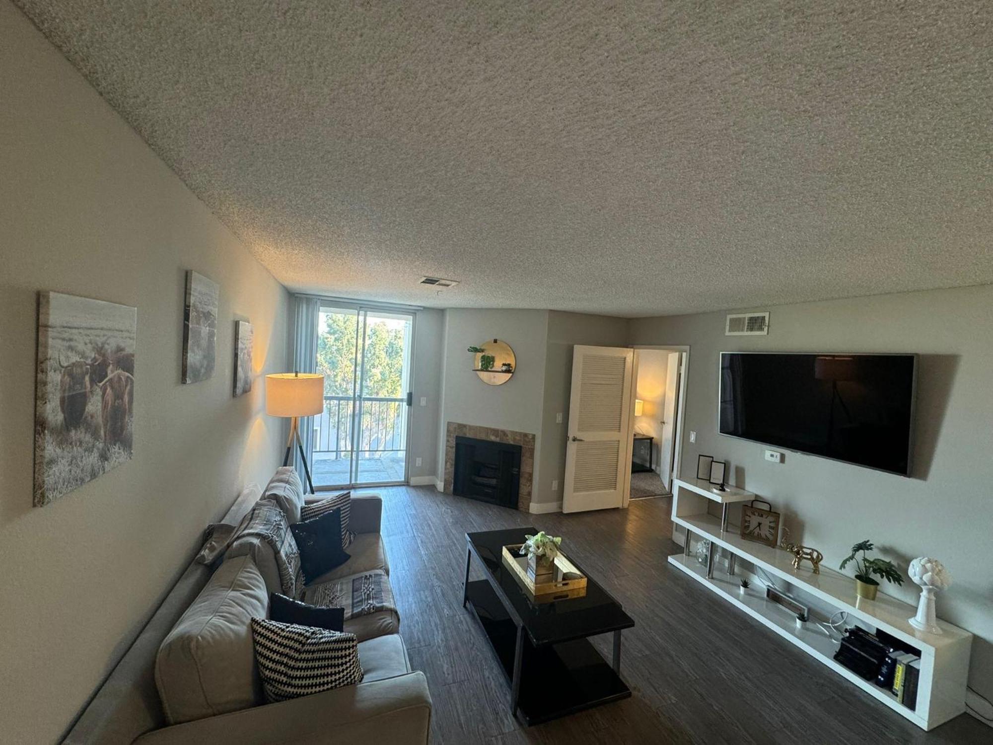Incredible Two Bedroom Hollywood Apartments Free Parking 로스앤젤레스 외부 사진