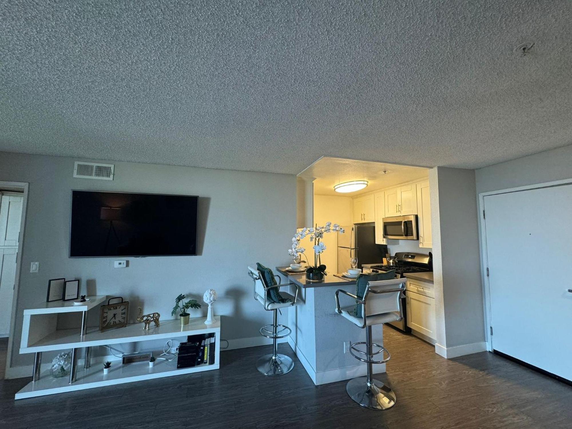 Incredible Two Bedroom Hollywood Apartments Free Parking 로스앤젤레스 외부 사진
