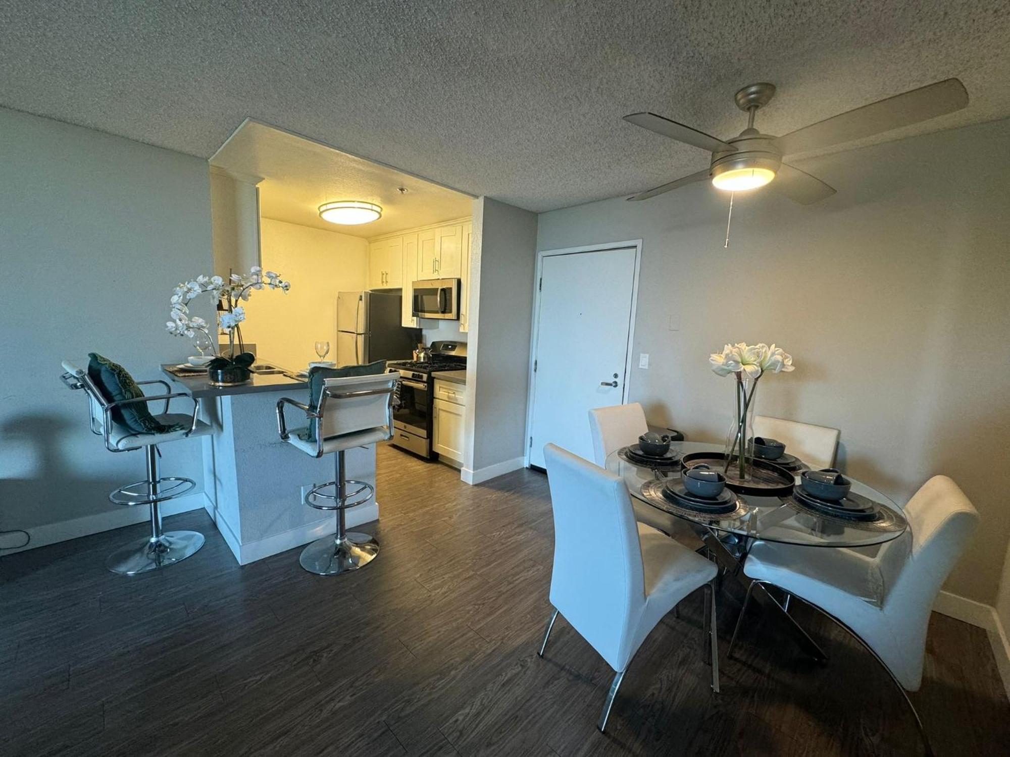 Incredible Two Bedroom Hollywood Apartments Free Parking 로스앤젤레스 외부 사진
