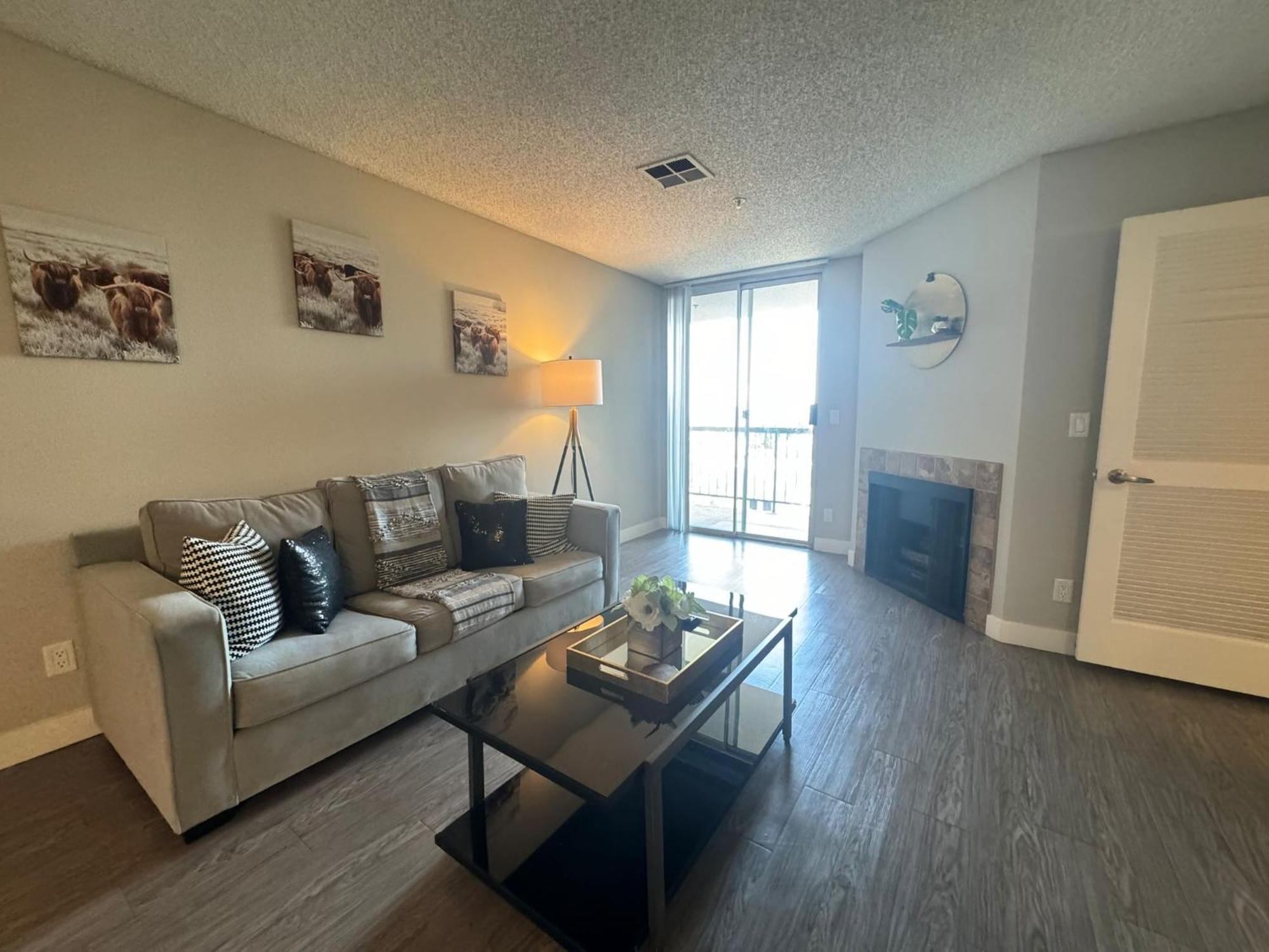 Incredible Two Bedroom Hollywood Apartments Free Parking 로스앤젤레스 외부 사진
