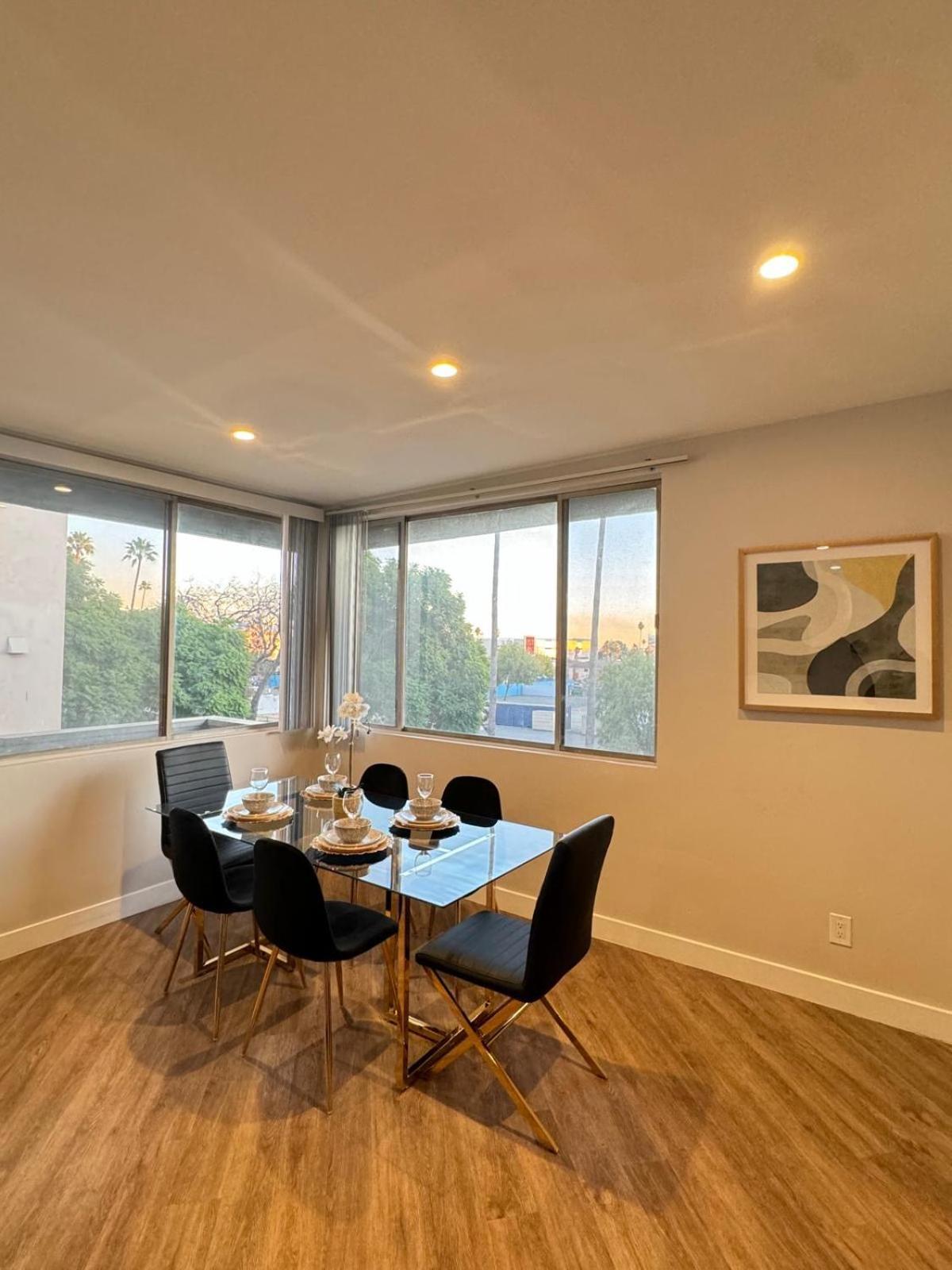 Incredible Two Bedroom Hollywood Apartments Free Parking 로스앤젤레스 외부 사진