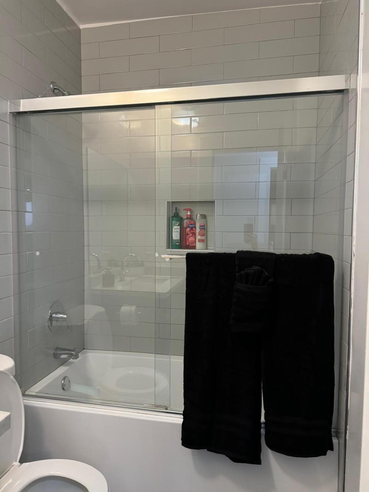 Incredible Two Bedroom Hollywood Apartments Free Parking 로스앤젤레스 외부 사진